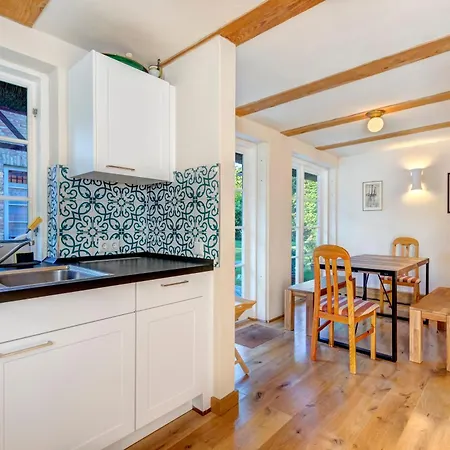 Katen Am Schwanenteich - Gruene Kate * Lassan